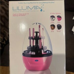 LILUMIA Makeup Brush Cleaning Device in Pink